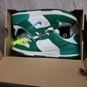 Nike Dunk Disrupts Emerald Green